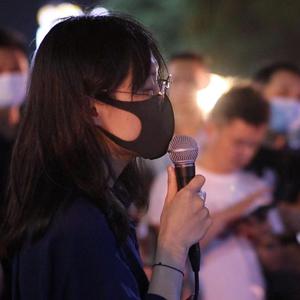 女人张开双腿让男人尻
